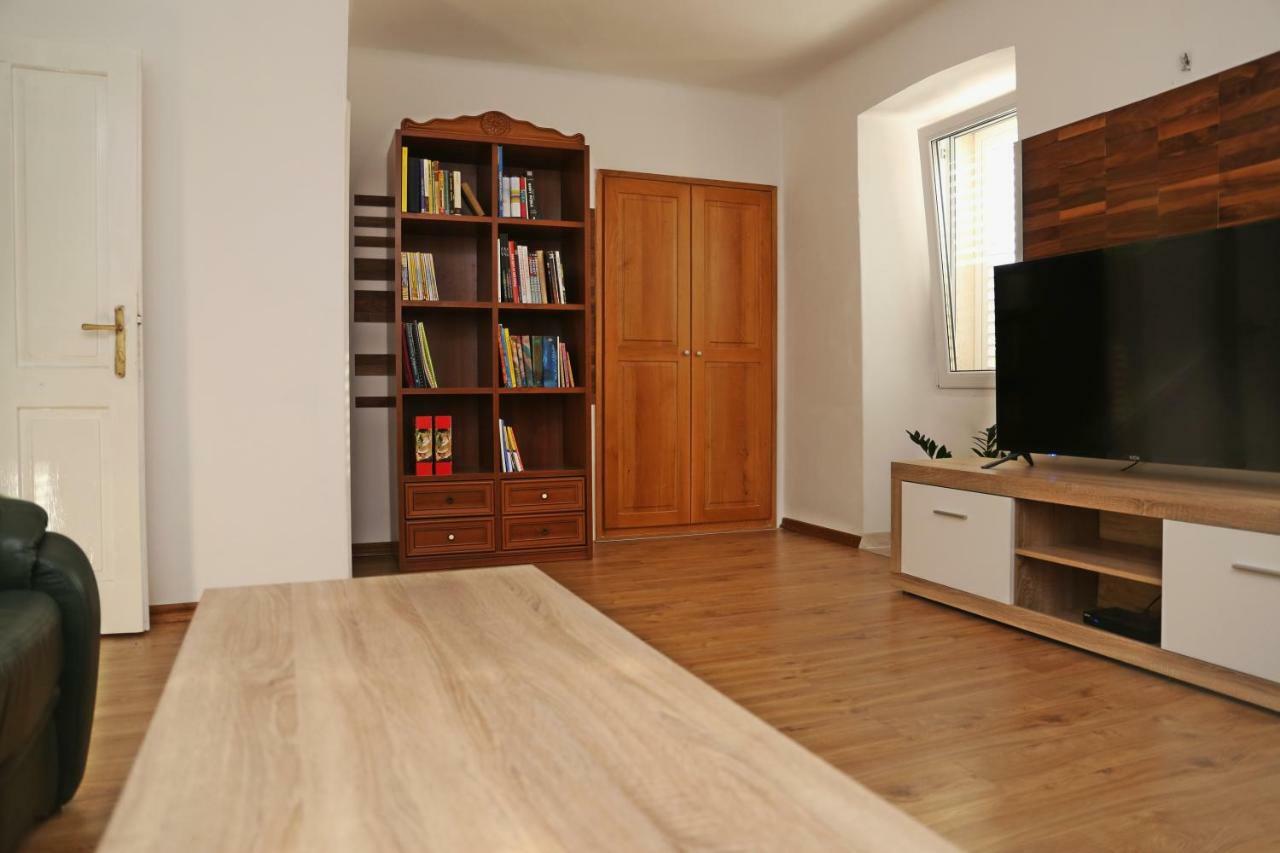 Nasa Beautiful Hause For Vecation 호텔 룸바르다 외부 사진
